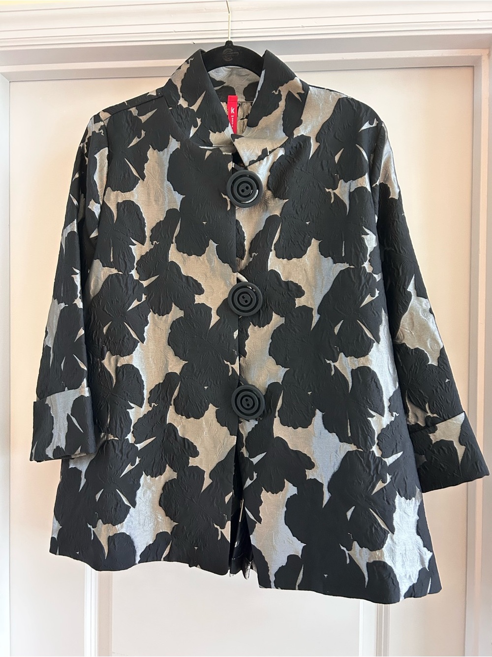 IC Collection Connie K Floral Pleated Back Jacket XL Black Silver XL